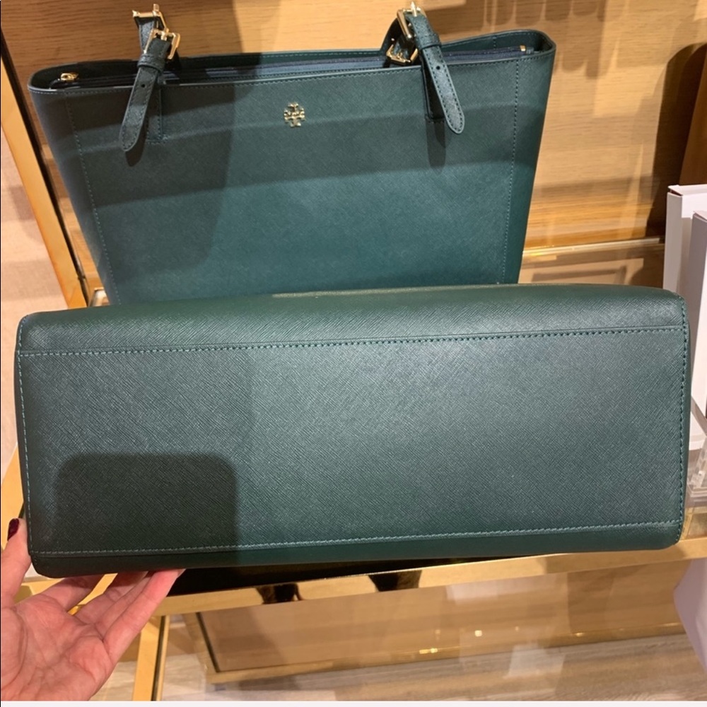💚Tory Burch Emerson Leather Buckle Tote💚 - Picture 6 of 8